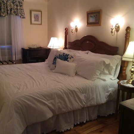The Red Hook Country Inn, An "Old Rhinebeck" Bed & Breakfast Dış mekan fotoğraf