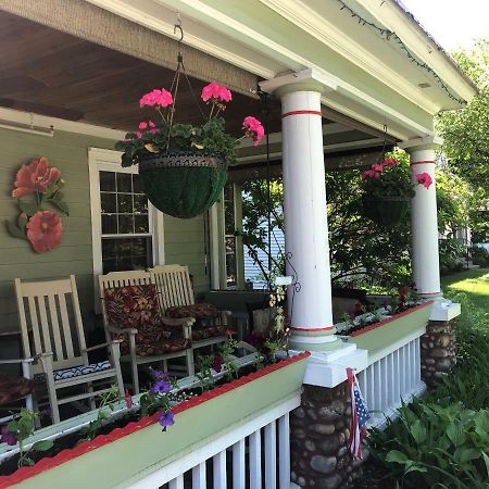 The Red Hook Country Inn, An "Old Rhinebeck" Bed & Breakfast Dış mekan fotoğraf