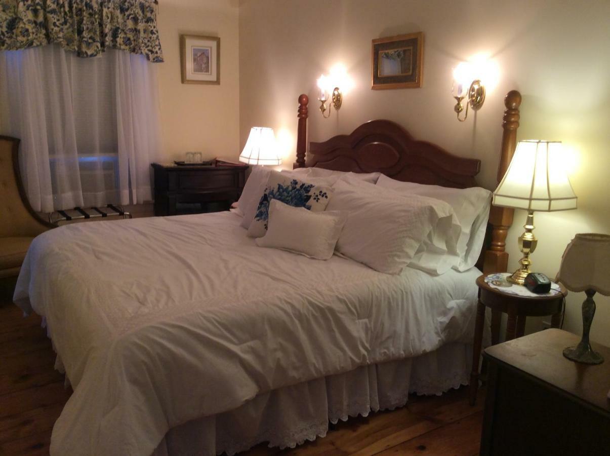 The Red Hook Country Inn, An "Old Rhinebeck" Bed & Breakfast Dış mekan fotoğraf