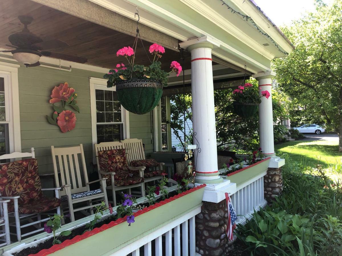 The Red Hook Country Inn, An "Old Rhinebeck" Bed & Breakfast Dış mekan fotoğraf