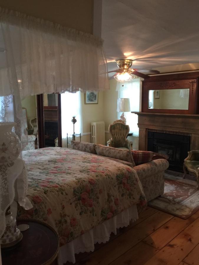 The Red Hook Country Inn, An "Old Rhinebeck" Bed & Breakfast Dış mekan fotoğraf